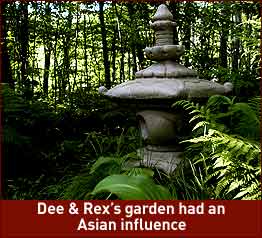 Dee & Rex's garden had an Asian influence.